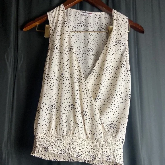 BB Dakota Sleeveless Polka Dot Blouse - Picture 6 of 7